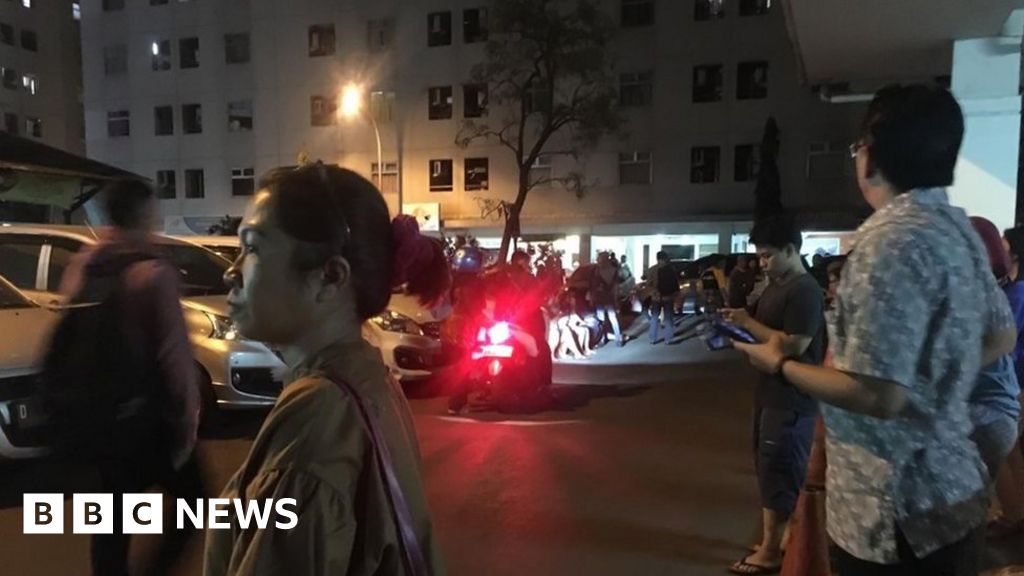 Tsunami fears after quake off coast of Indonesia