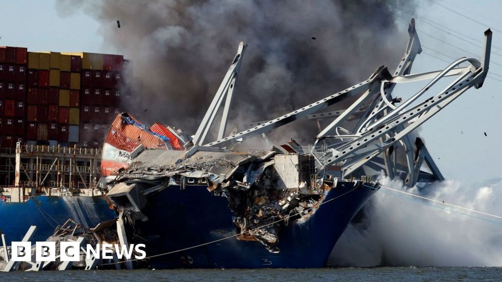 A ponte de Baltimore explodiu em uma explosão controlada