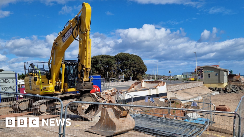 Building Demolished As Sea Wall Work In Exmouth Continues - Bbc News