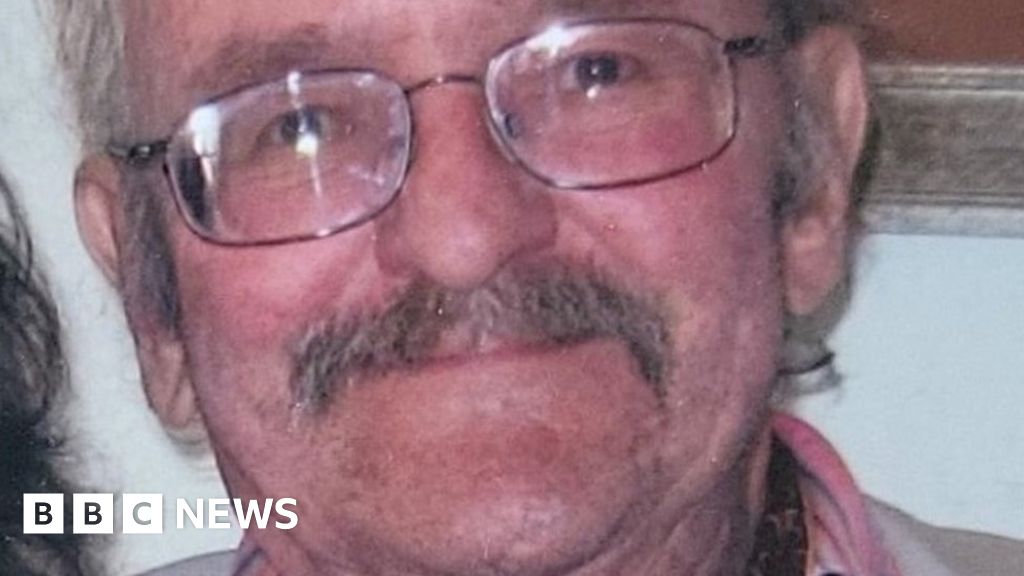 Farnsfield Man dies after twocar crash that also injured wife BBC News