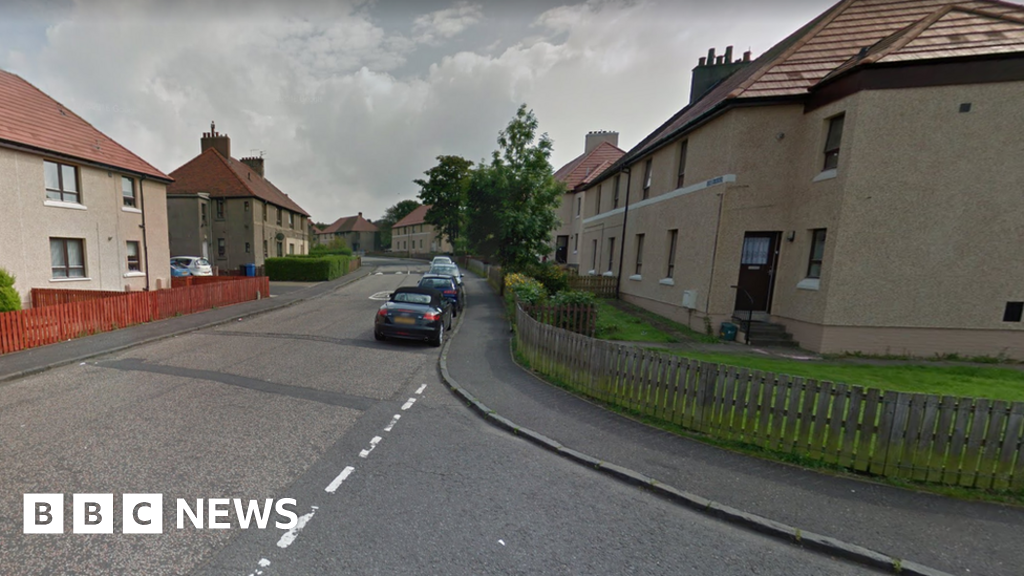 Attempted murder probe after Whitburn street attack BBC News