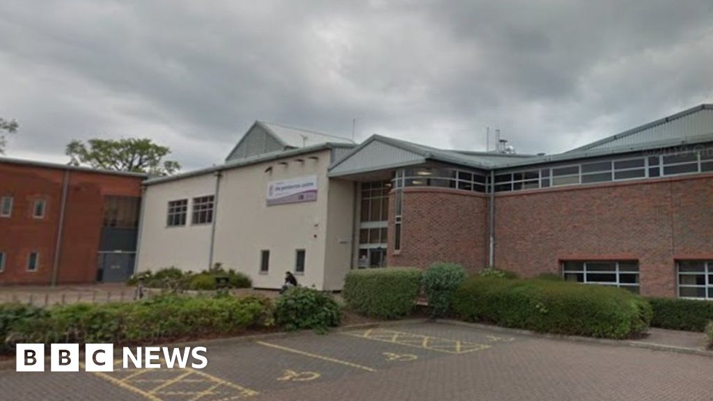 East Northamptonshire Council in £200,000 leisure centre bailout - BBC News