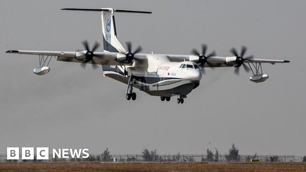 China's huge new amphibious aircraft takes flight - BBC News