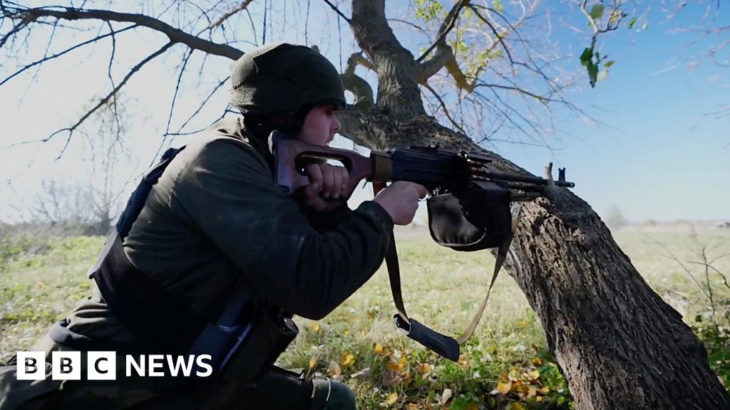 Ukrainian troops under close gunfire