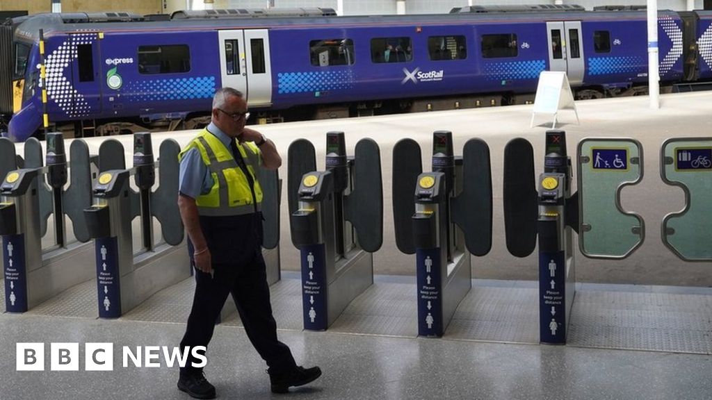 Network Rail strike: Nine in 10 services cancelled in Scotland
