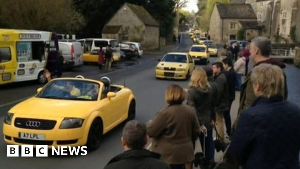 Rally in support of 'ugly' yellow Cotswolds car BBC News