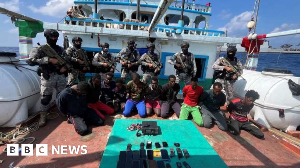 India navy rescues sailors from Somali pirates