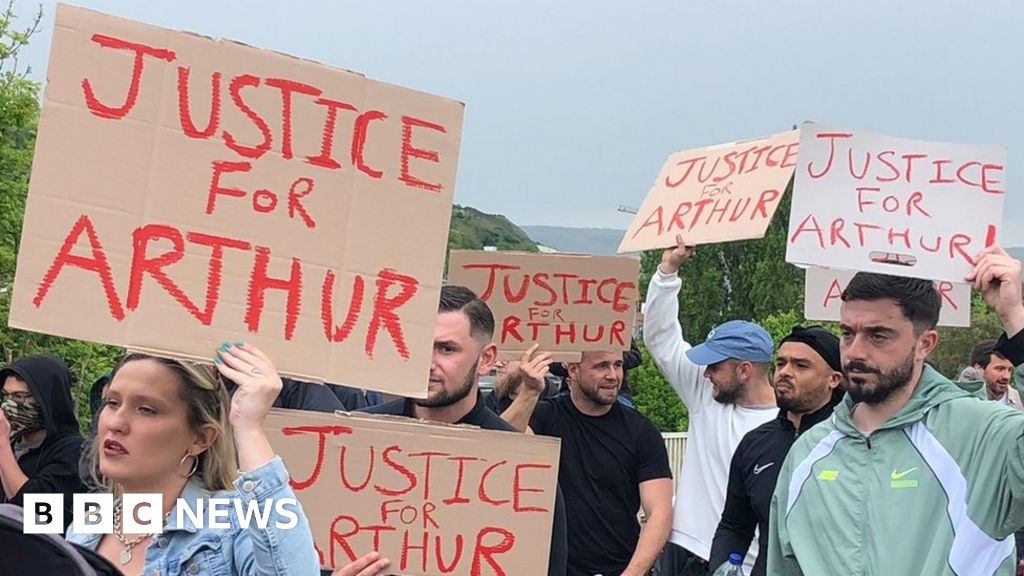 peacehaven-angry-protesters-demand-justice-for-crash-victim