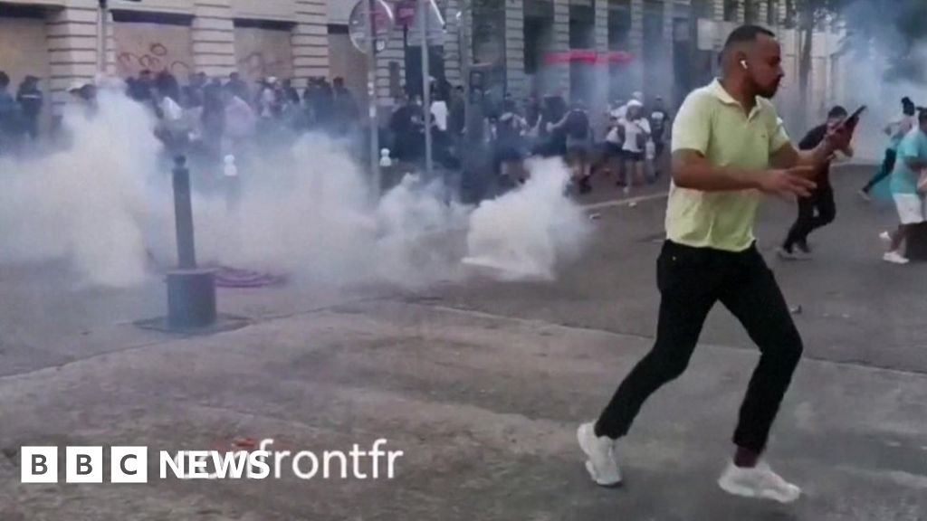 France protests: Police throw tear gas in Marseille
