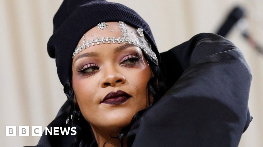 Rihanna to headline Super Bowl halftime show