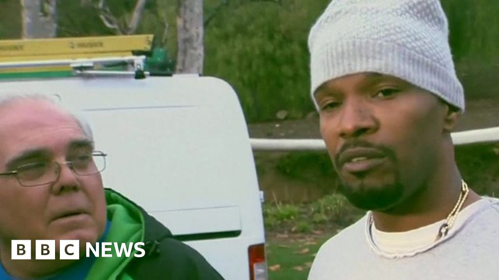 Jamie Foxx Says Pulling Man From Burning Truck Wasnt Heroic Bbc News 