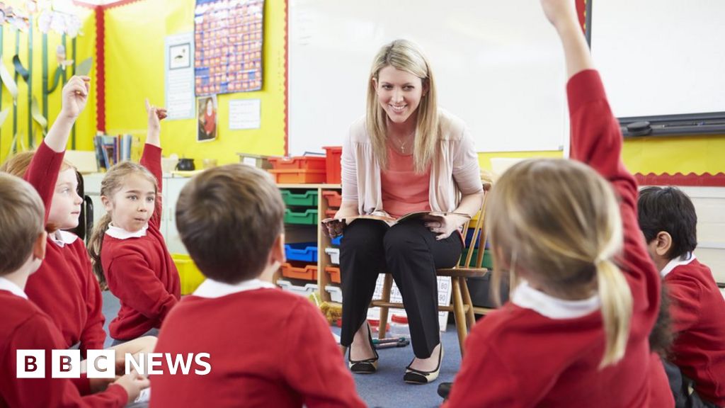 Teacher starting salaries could rise to £30,000