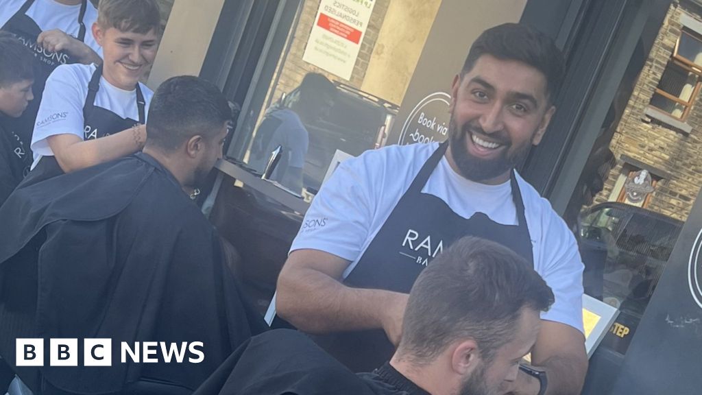 Bradford barbers take their work outside during power cut BBC News