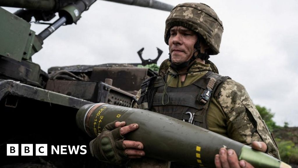 Avdiivka: Ukraine troops leave embattled eastern town