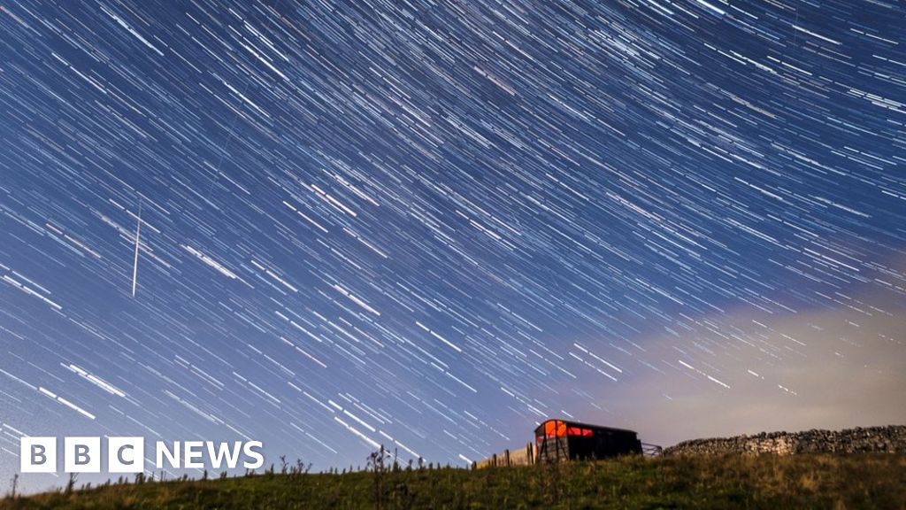 Perseide ploi de meteori pentru a lumina cerul nopții