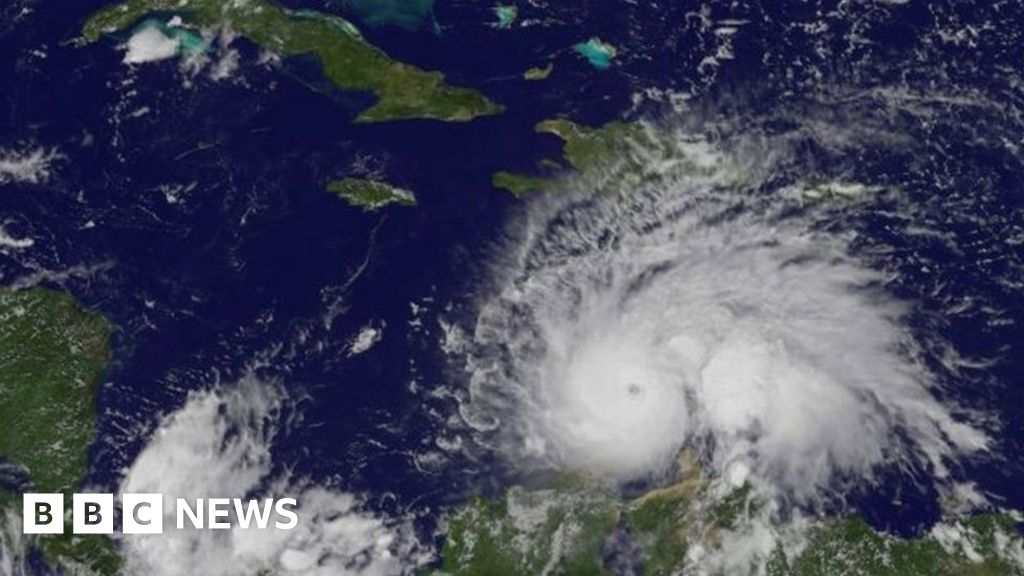 Hurricane Matthew heads for Jamaica packing strong winds BBC News