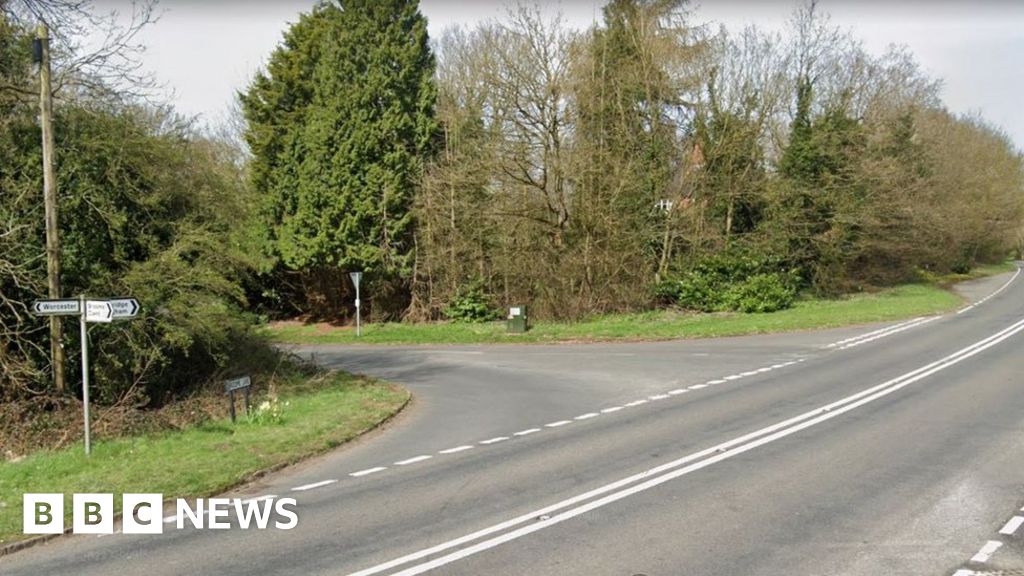 Arrest after motorcyclist dies in Stourbridge crash - BBC News