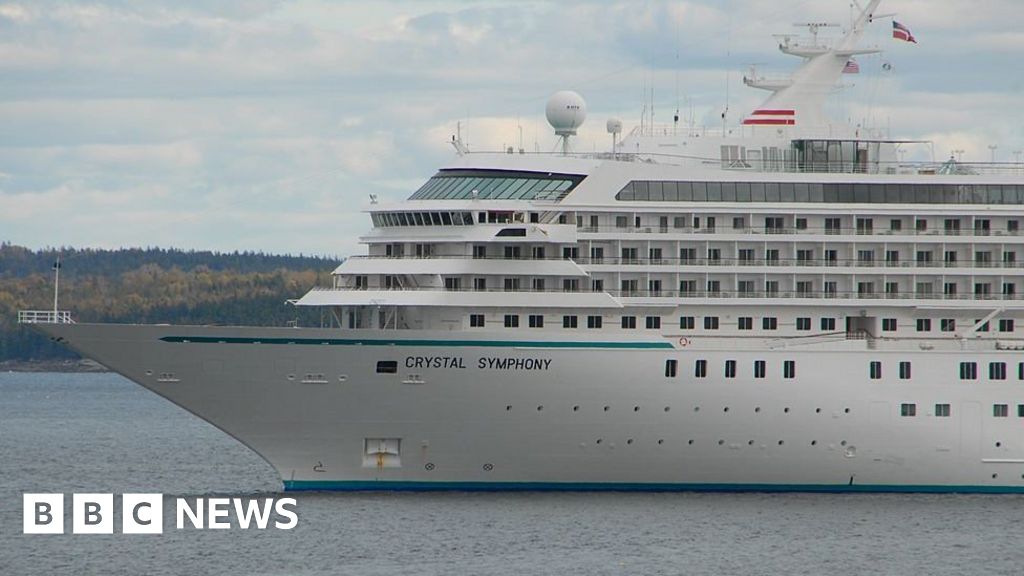 'We're pirates!': Cruise ship changes course to dodge seizure