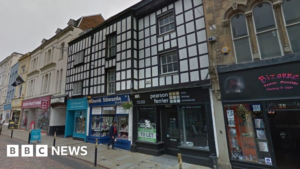 Restoration of Gloucester's Fleece Hotel put on hold over bird poo
