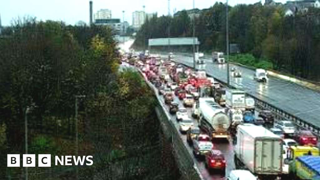 Man On M8 Causes Rush Hour Delays In Glasgow - BBC News