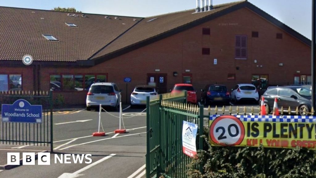 Coleshill teacher banned after police chatroom sting - BBC News