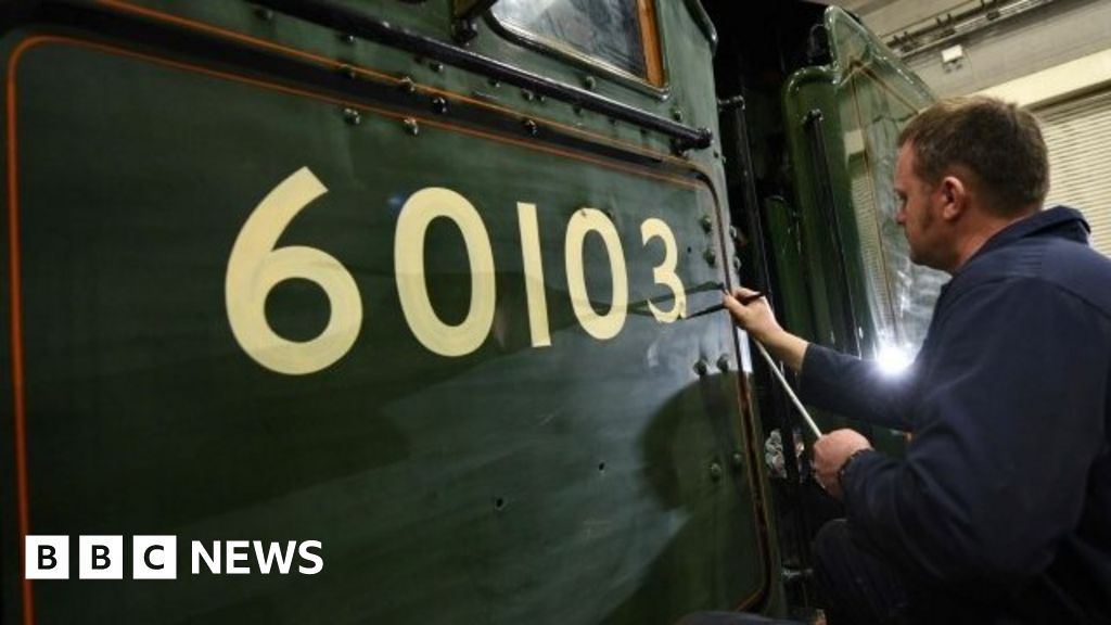 Painter applies train number to The Flying Scotsman