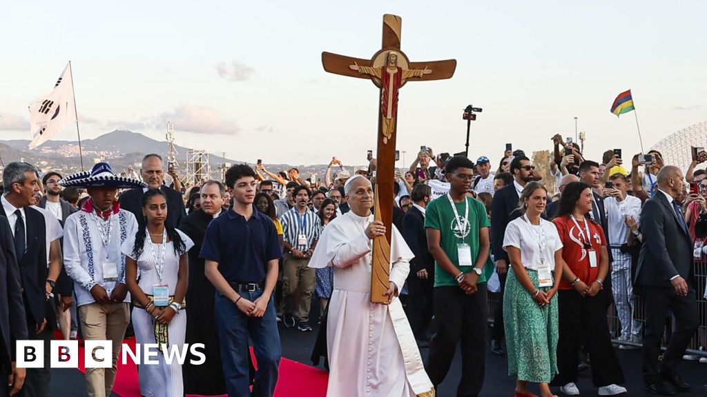 Pope greeted by vast crowd at Catholic youth event
