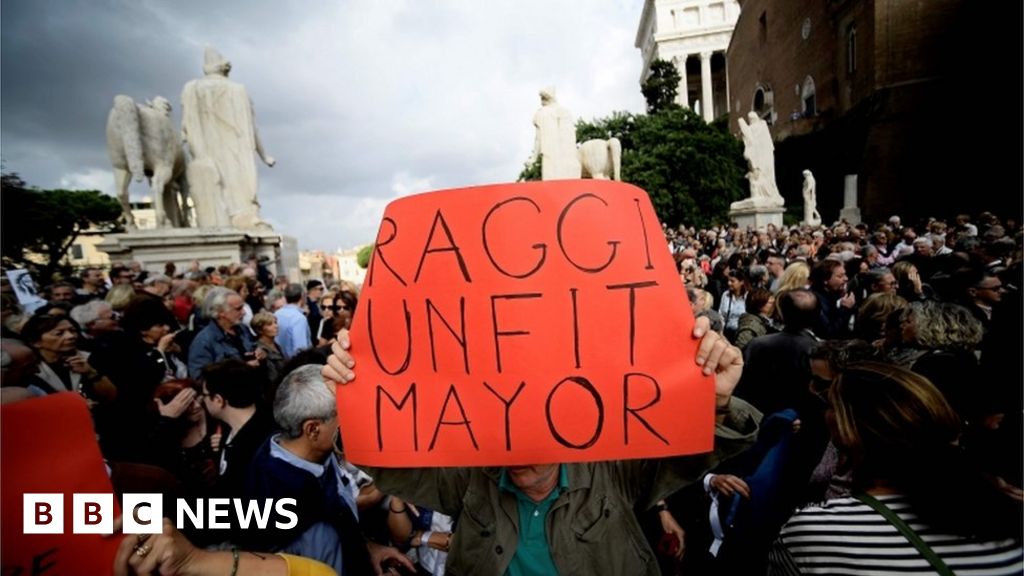Rome protests Anger over rubbish and potholed roads BBC News