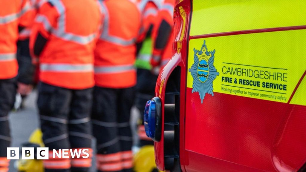Cambridge flat fire: Two children and a woman die in fire