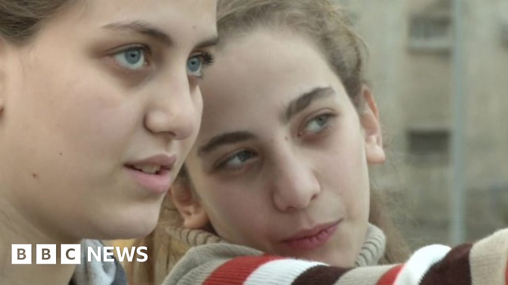 Meet The Syrians Starting New Lives In The UK - BBC News