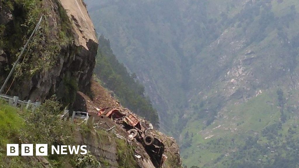 Dozens trapped in massive India landslide