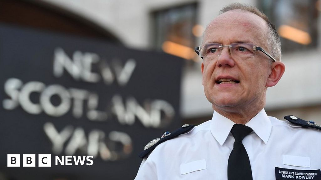 Some Met Police officers not trusted to speak to public, says chief