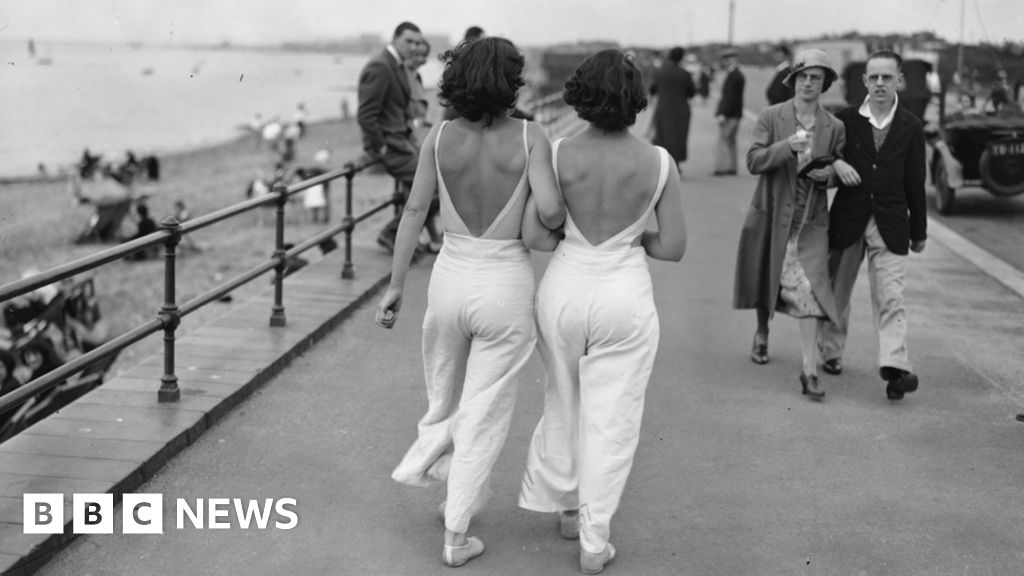 When pyjamas ruled the fashion world - BBC News