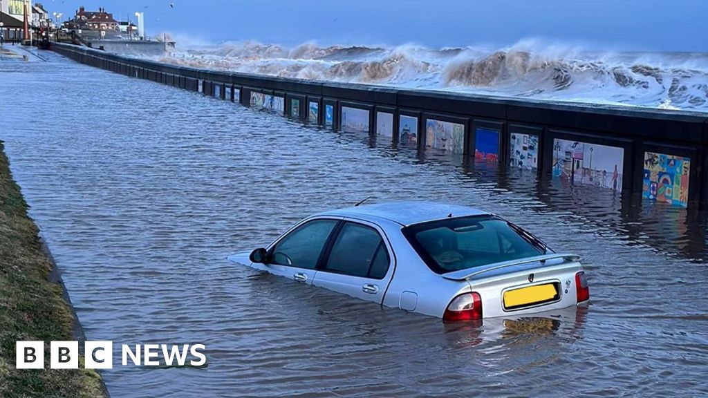 Hornsea: Car floats on South Promenade after sea wall is breached 