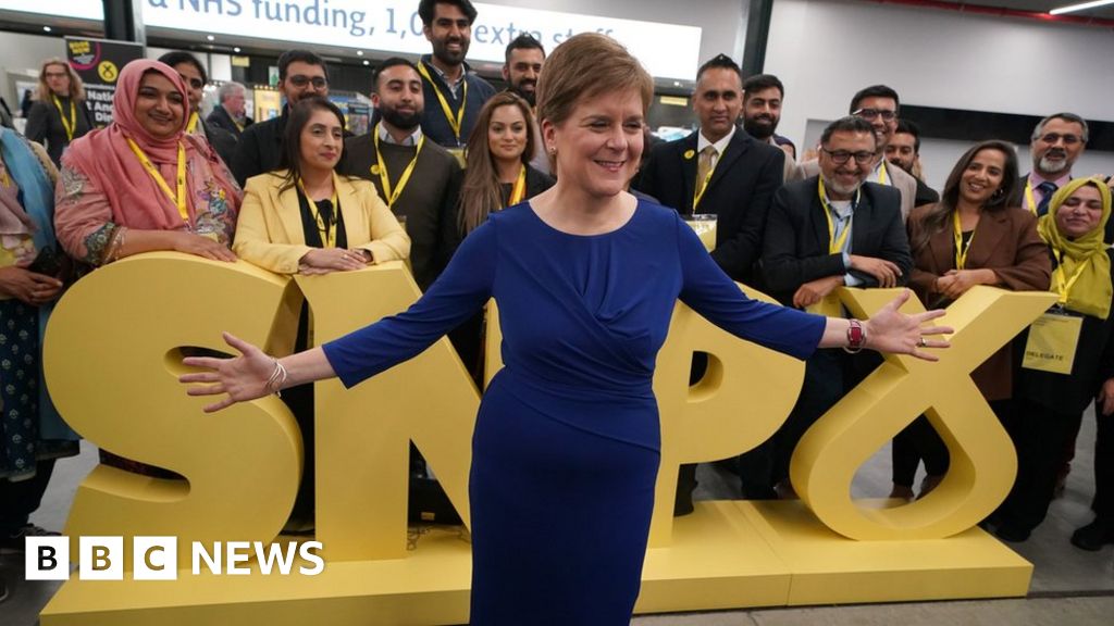 Sturgeon: Renewables could form basis of Scots economy