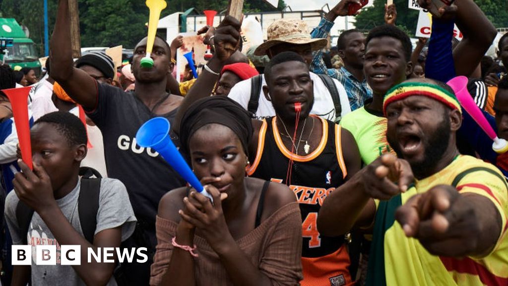 Mali coup: Opposition rejects transition deal as 'power grab'