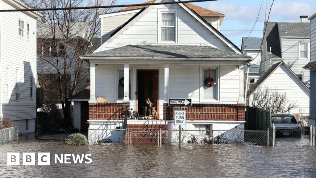 Петима загинаха, след като бурята донесе наводнения в североизточната част на САЩ