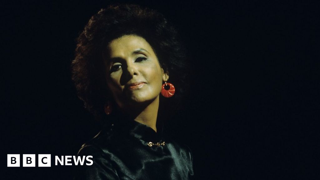 Lena Horne first black actress to have Broadway theatre named in her honour