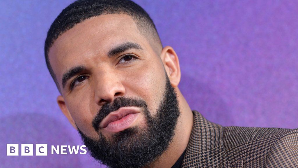 Quiz Of The Week Why Did Drake Cut Short A Headline Set Bbc News