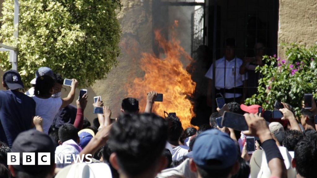 Burned to death because of a rumour on WhatsApp