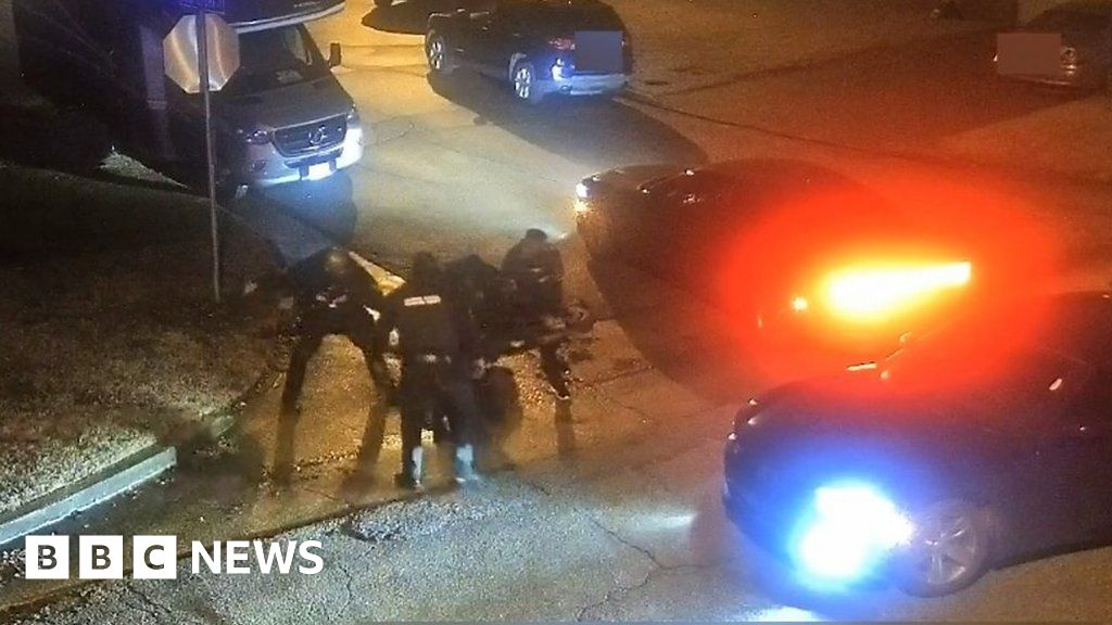 Police kick and punch Tyre Nichols during violent arrest in Memphis