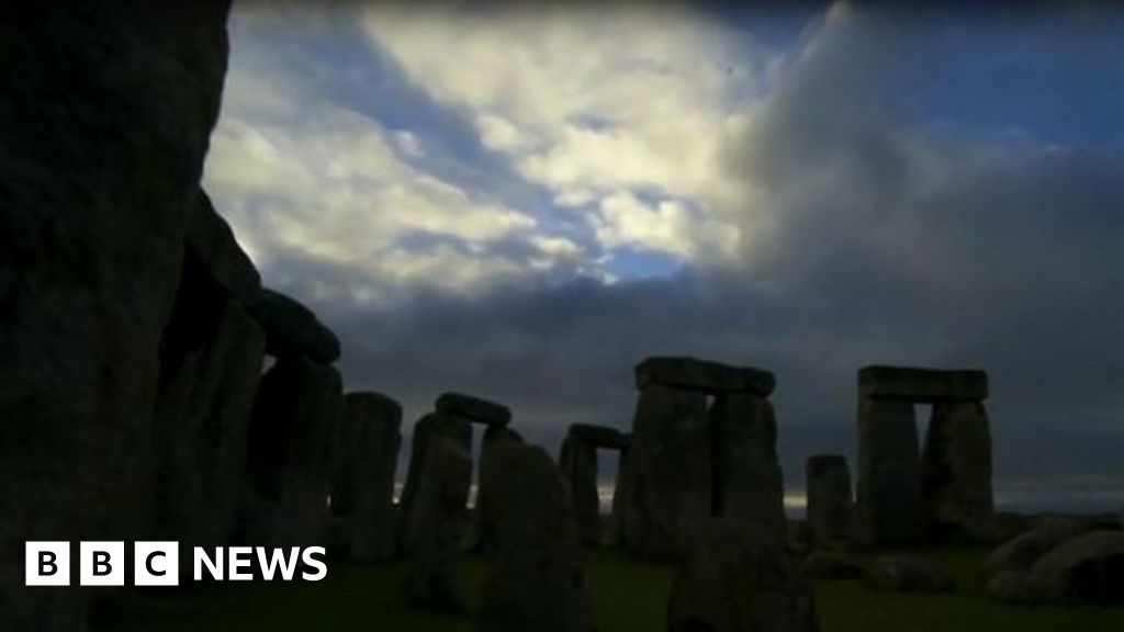 Stonehenge sounds recreated using virtual technology - BBC News