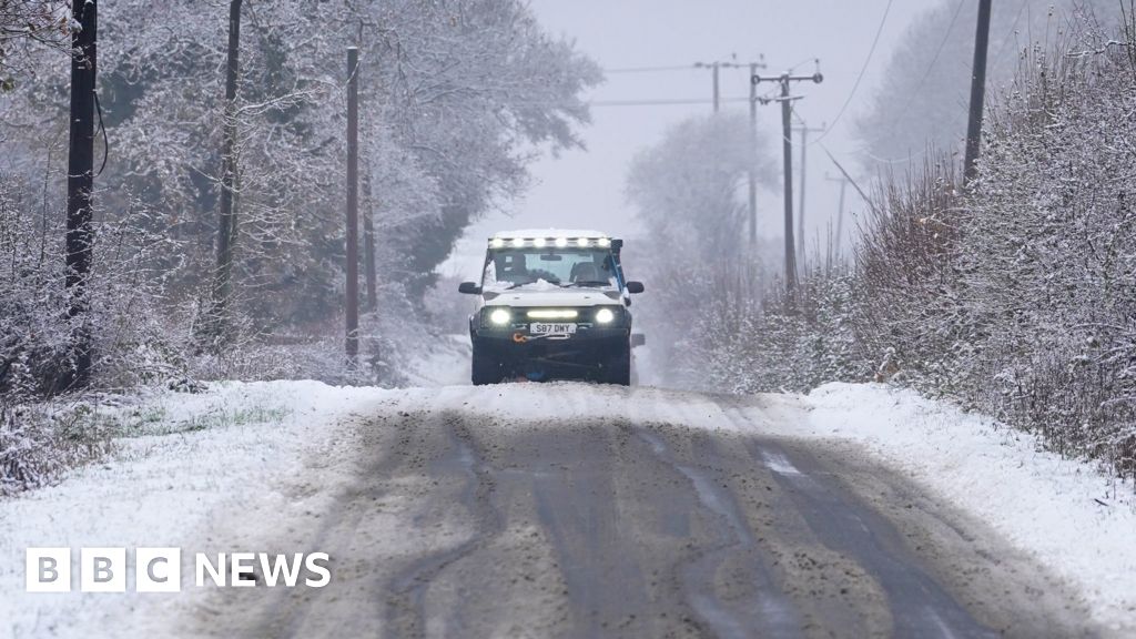 UK weather: Drivers warned as snow and ice alerts continue