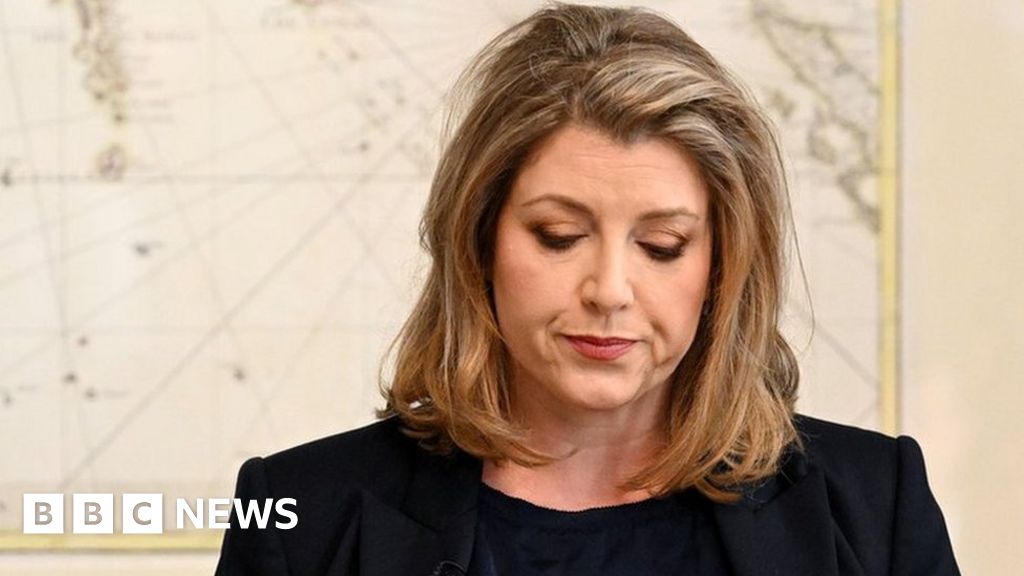 Police probe death threats to Portsmouth MP Penny Mordaunt - BBC News