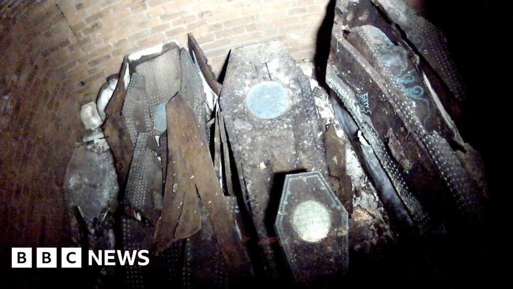 Burial vault discovered 'accidentally' at Gloucester Cathedral BBC News