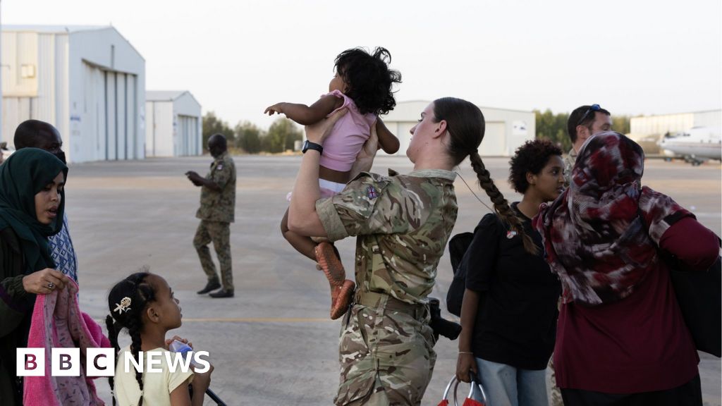 Sudan: recentele zboruri de evacuare pleacă spre Marea Britanie