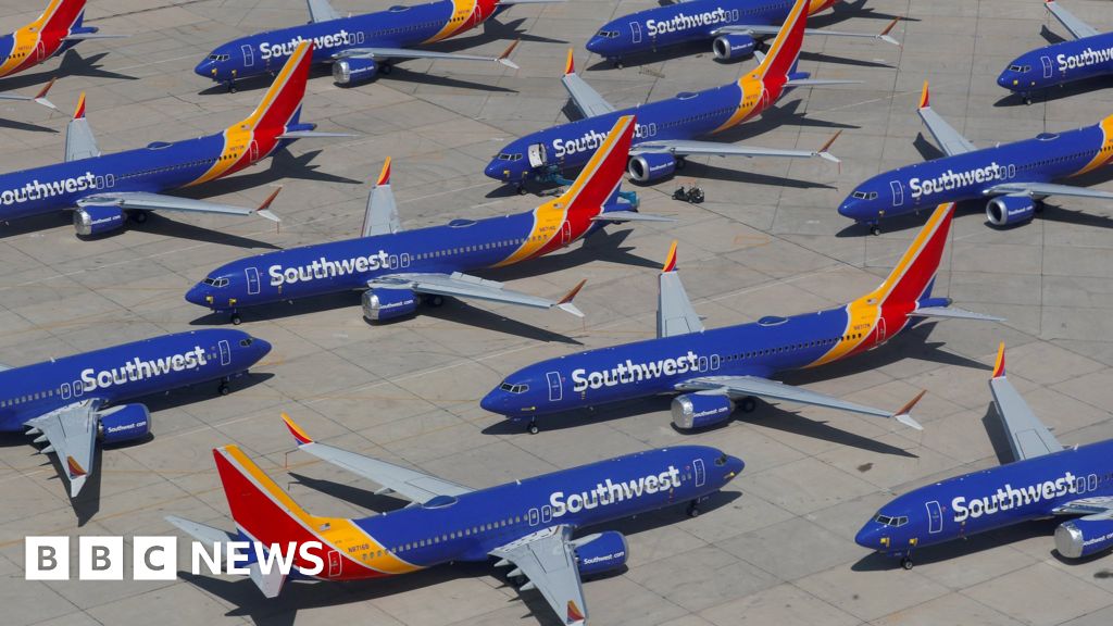 Thousands of flights delayed as Southwest glitch grounds planes