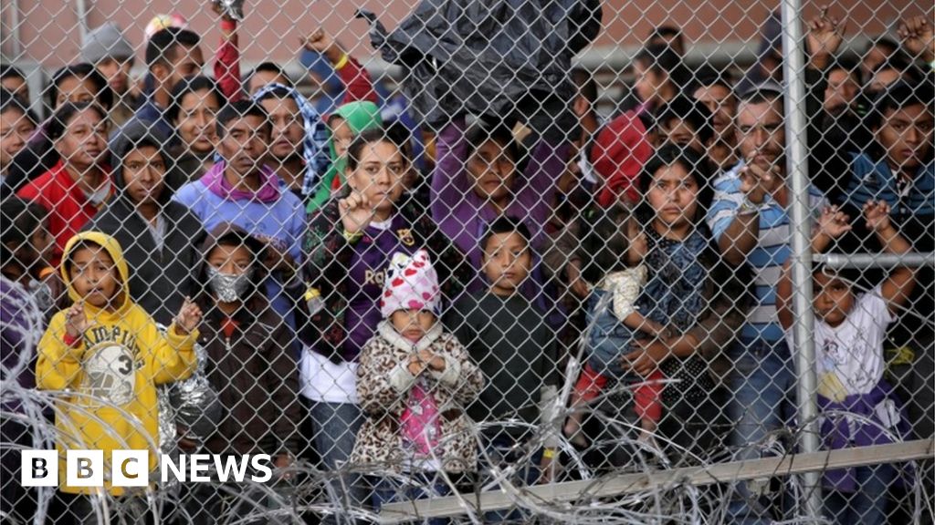 USMexico border official says migrant crisis 'at breaking point' BBC
