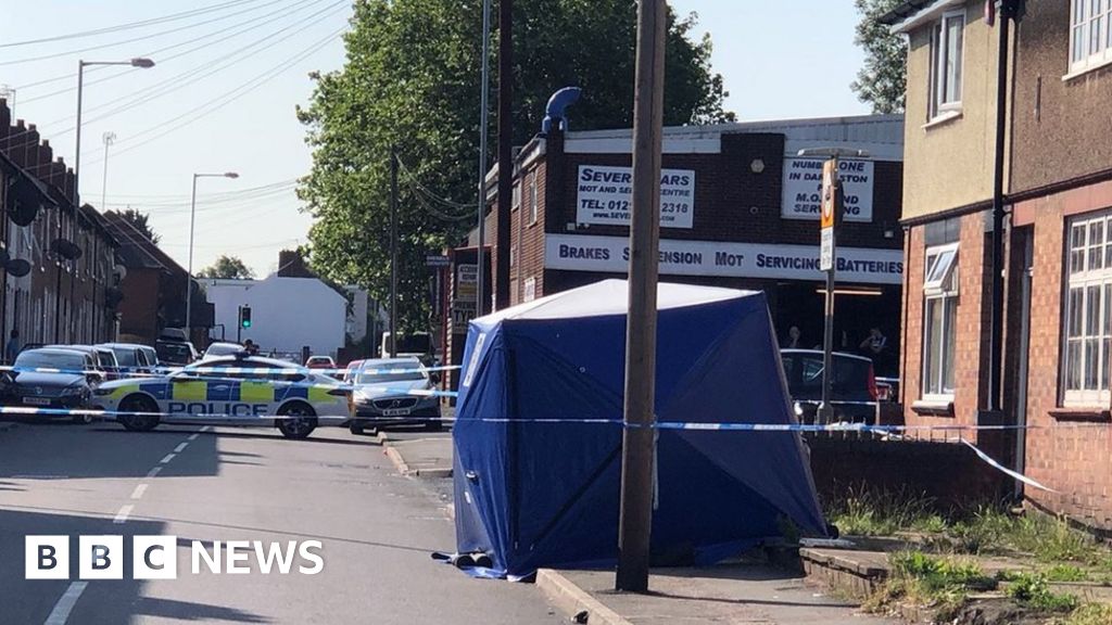 Darlaston stabbing victim dies - BBC News