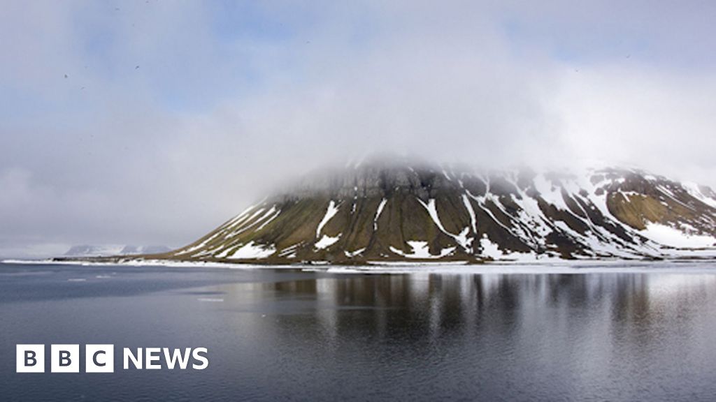 Arctic team maps five islands found by Russian student